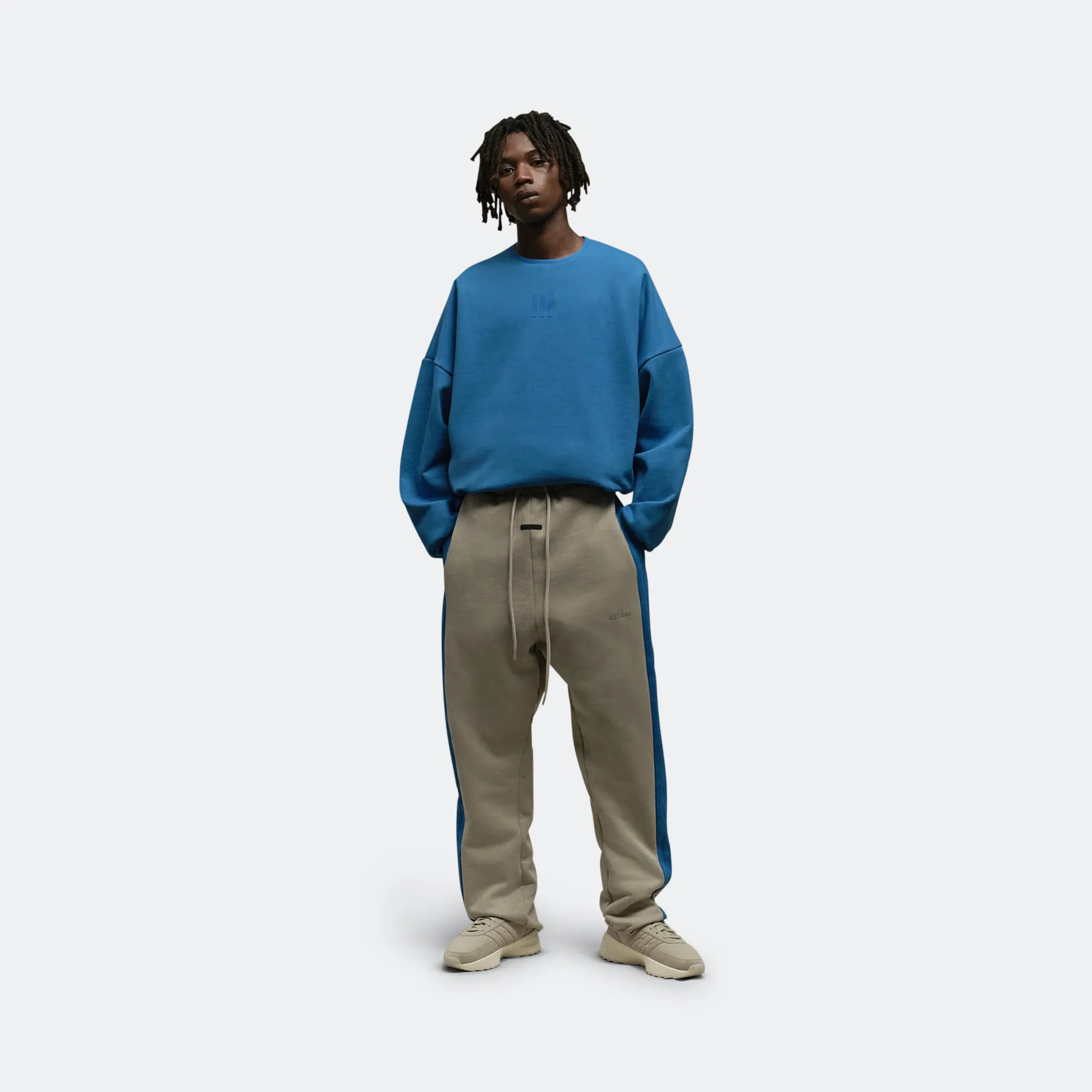 Athletics Relaxed Sweatpant - Sesame/Blue Rush