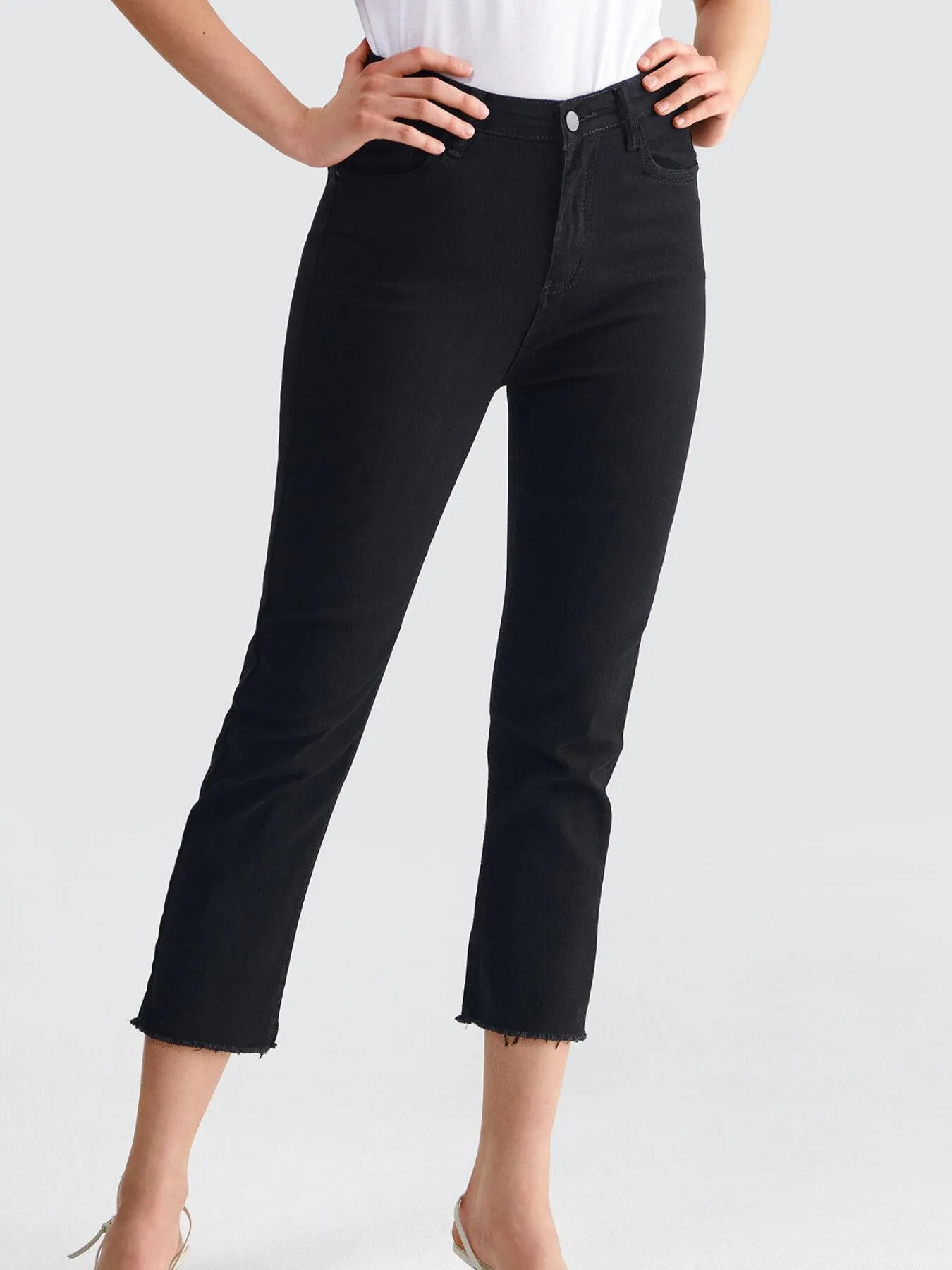 Button Pocket Skinny Cropped Jeans