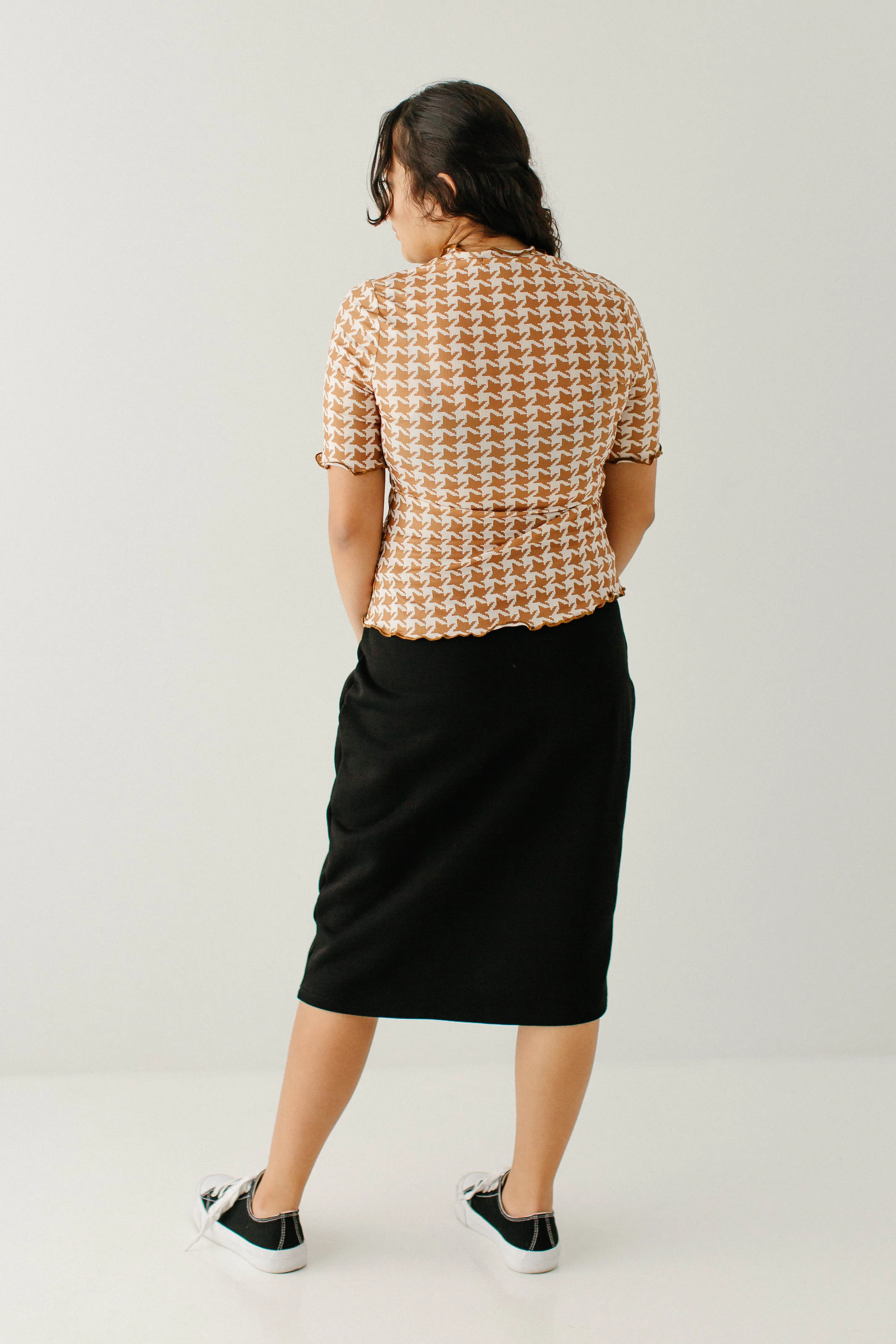 'Charlee' Houndstooth Ribbed Mock Neck Top in Camel FINAL SALE