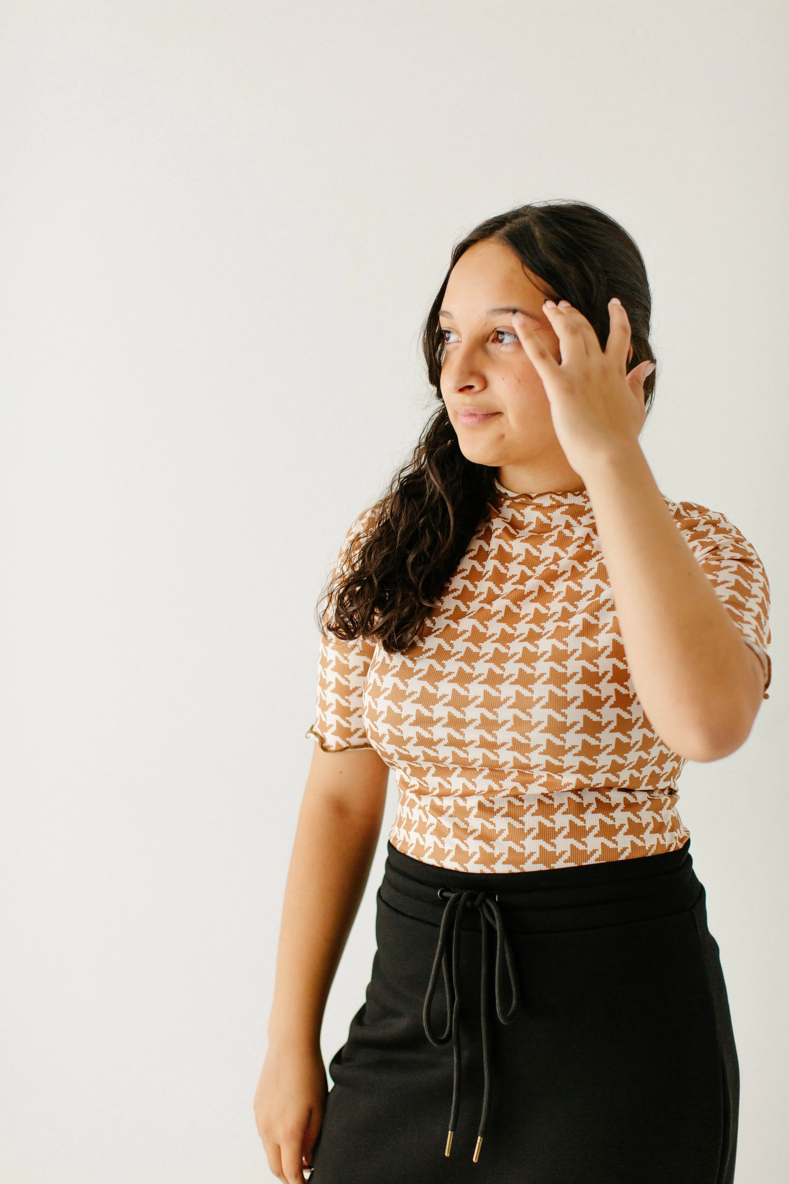 'Charlee' Houndstooth Ribbed Mock Neck Top in Camel FINAL SALE