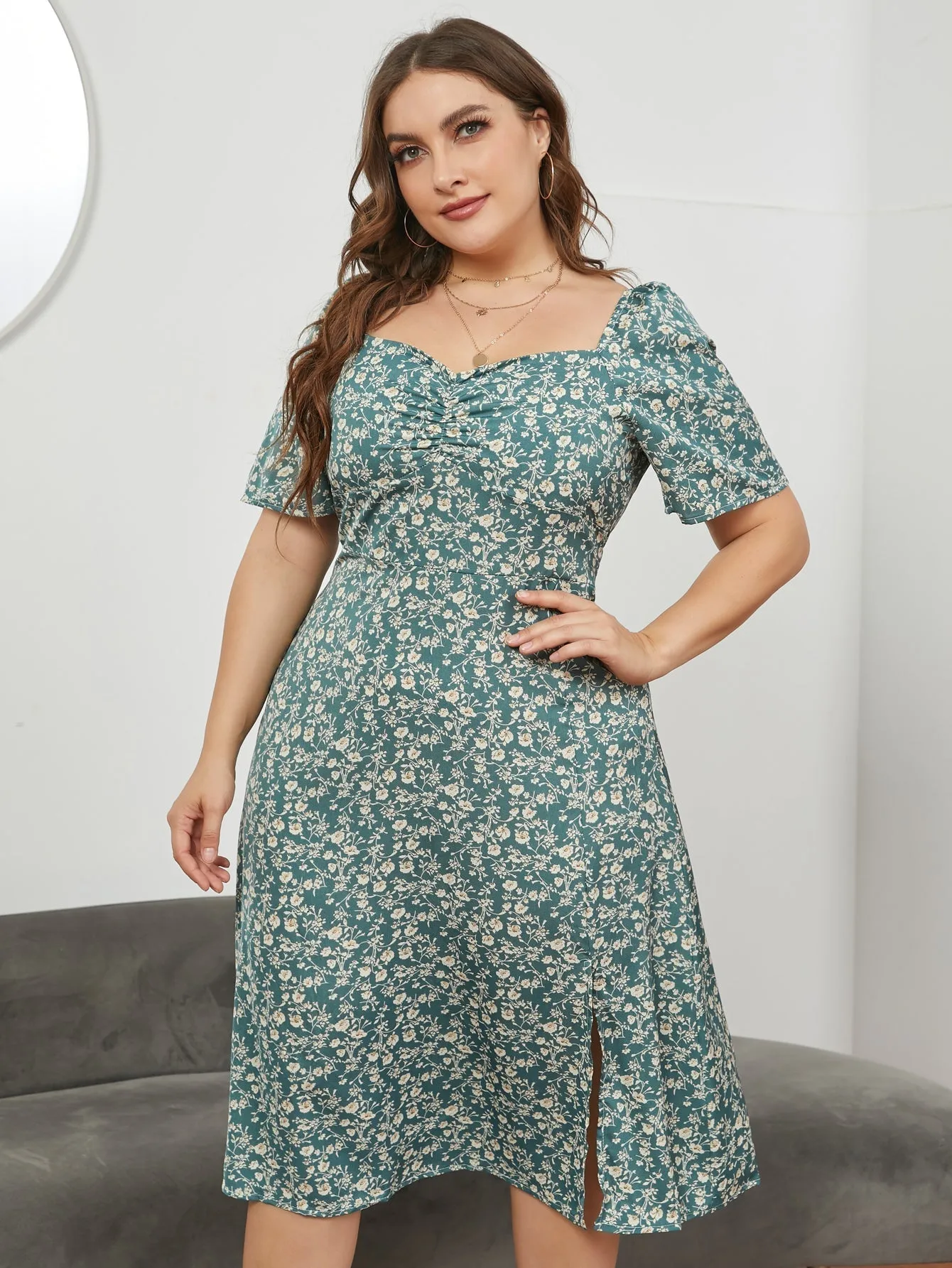 KittenAlarm - Plus Size Long floral collar and waist slit Dress