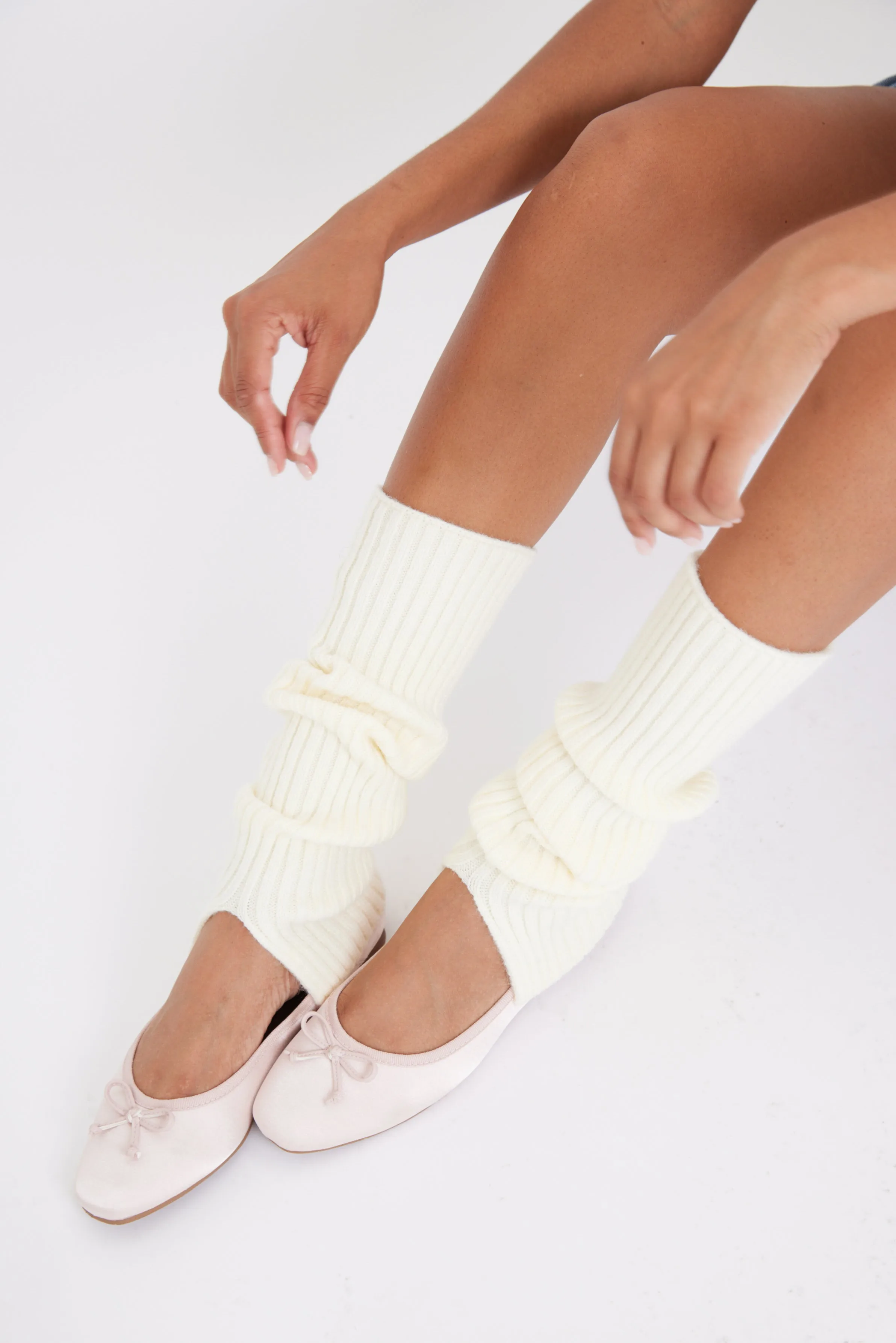 Ribbed Knitted Leg Warmers with Slits in Cream