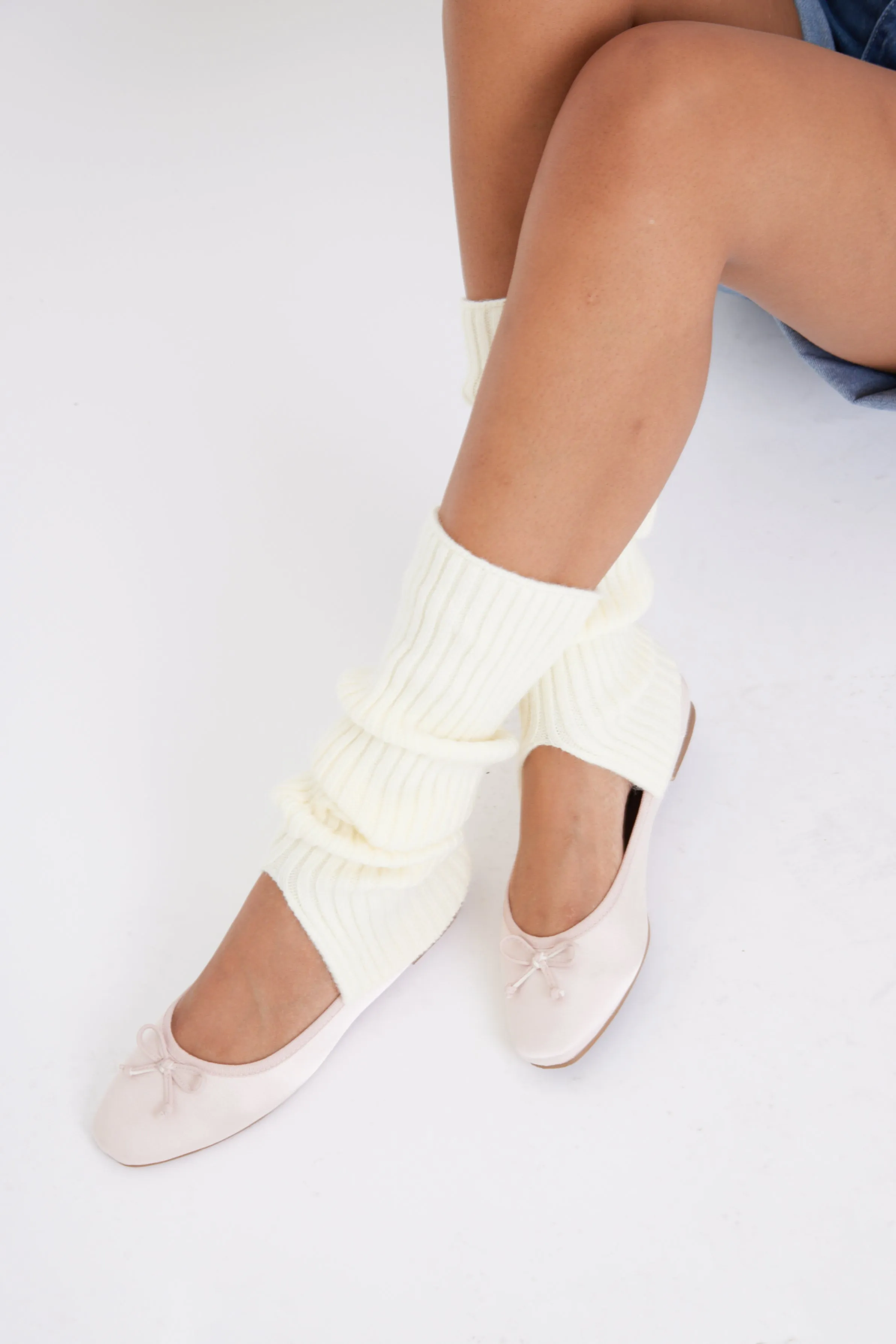 Ribbed Knitted Leg Warmers with Slits in Cream